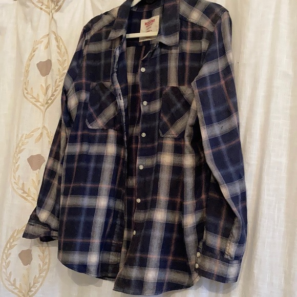 Flannel - Picture 1 of 3